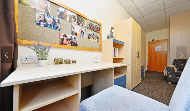 Apollo House64488674270850121