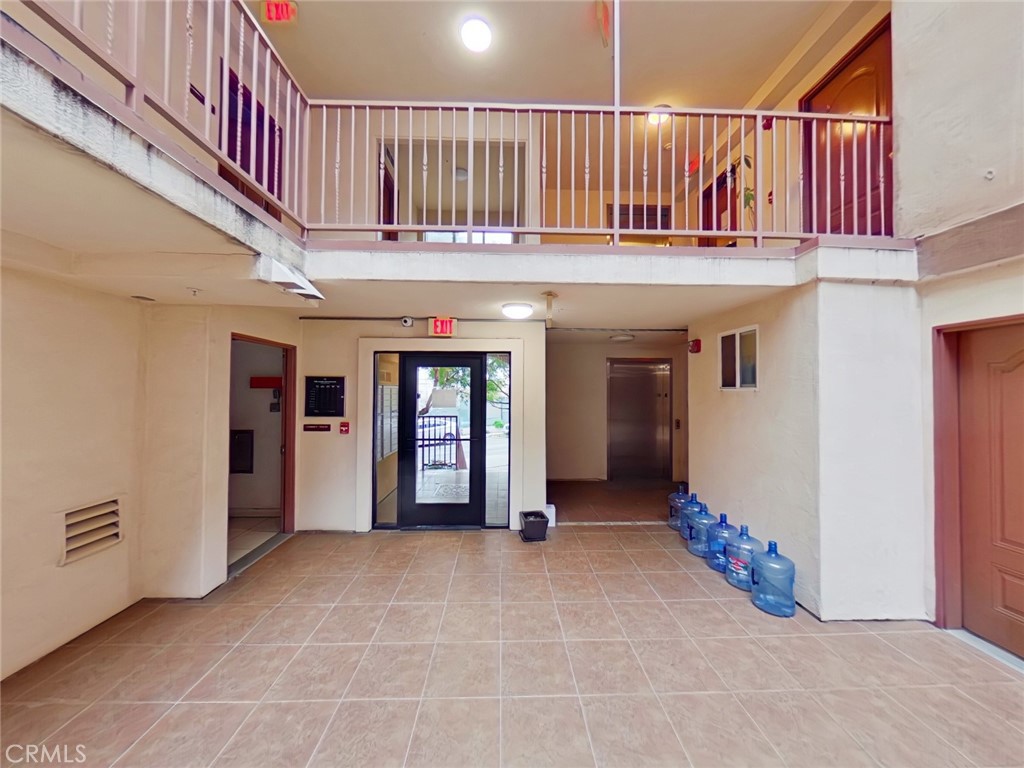 700 N Hill Place 207 Los Angeles CA, 9001264133751560577121