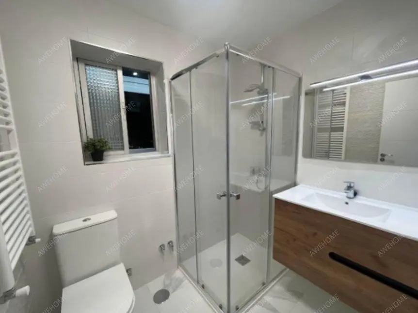 Apartamento de un dormitorio impresionantemente renovado en el piso 14