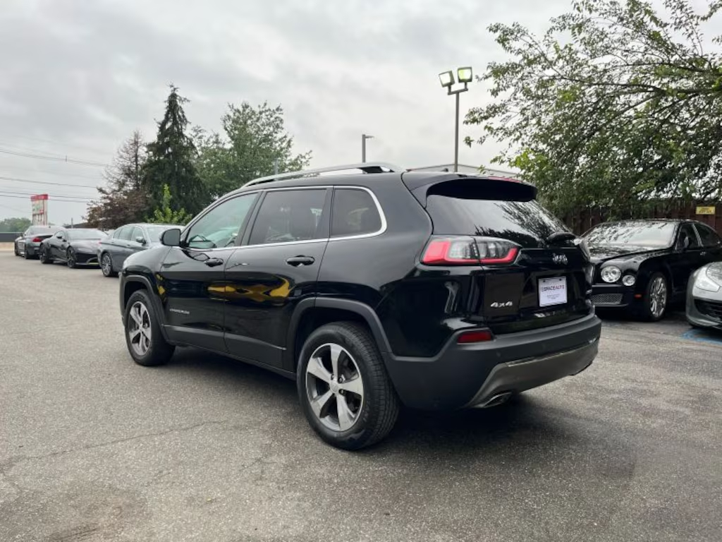 Pre-Owned 2019 Jeep Cherokee Limited Sport Utility 4D63271155756931121
