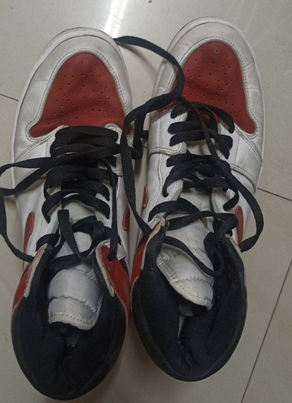 original Nike shoes only slightly used