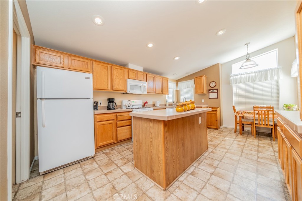 22241 Nisqually 121 Apple Valley CA, 9230864092076513537121