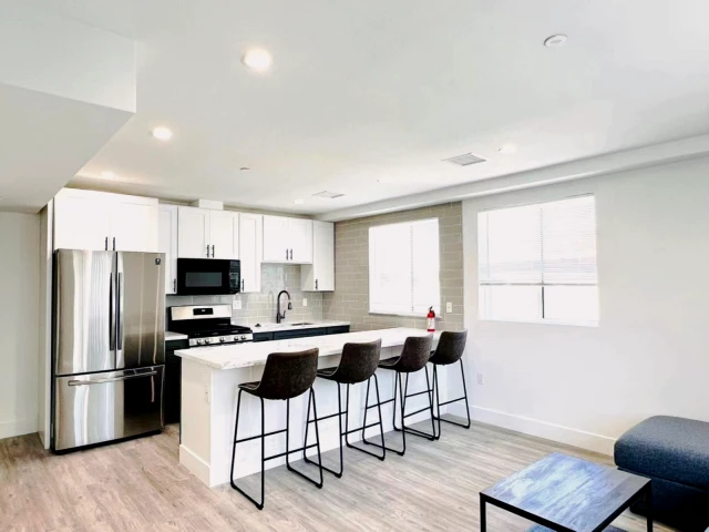 1477 W 36th St63624261608577122