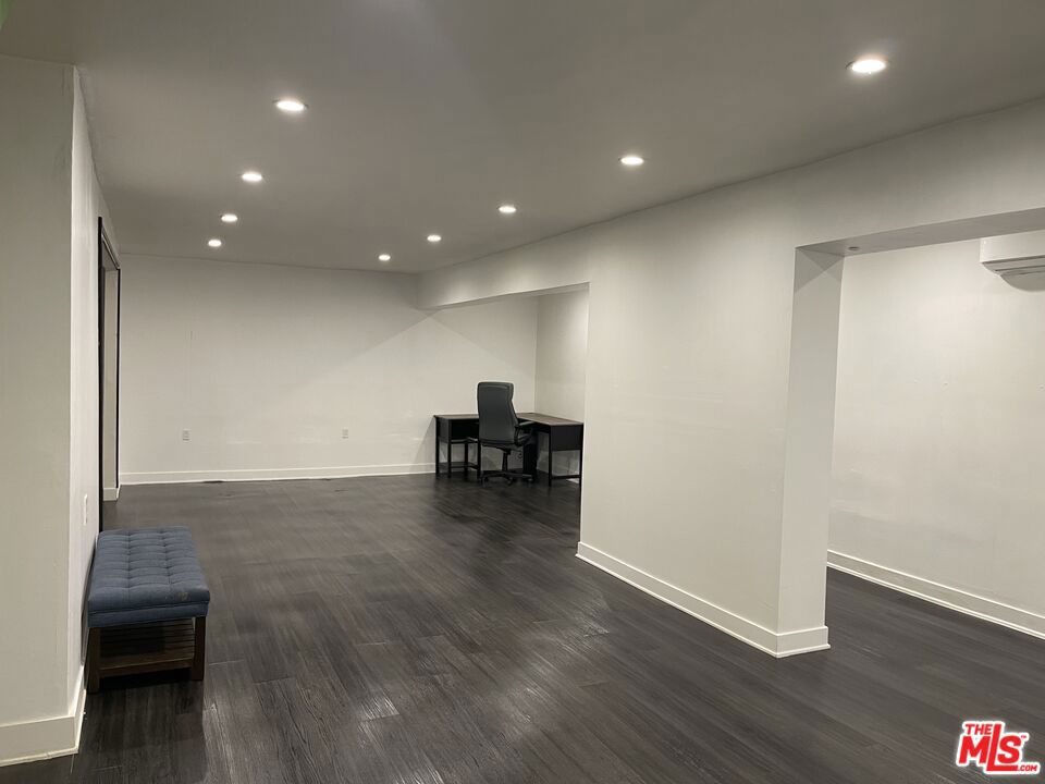 7451 Melrose Avenue Los Angeles CA, 9004664099706996354120