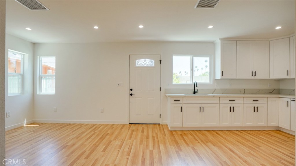 856 W 47th Street, Los Angeles CA, 9003763623375974657122