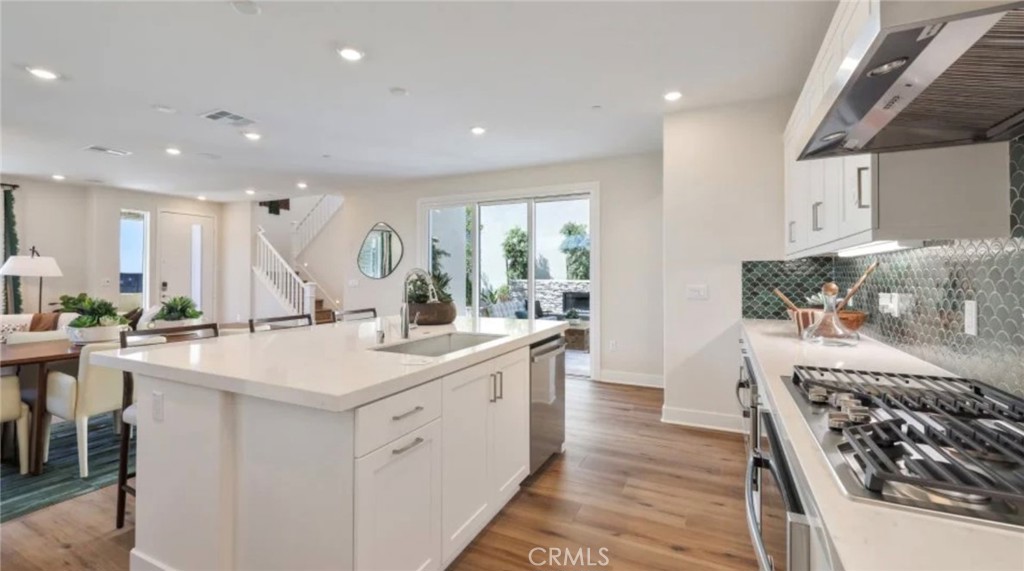 228 Junco Irvine CA, 9261864098285299075121