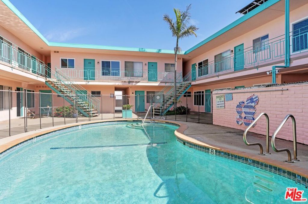 7825 W Manchester Avenue 3 Playa Del Rey CA, 9029364110598653315121