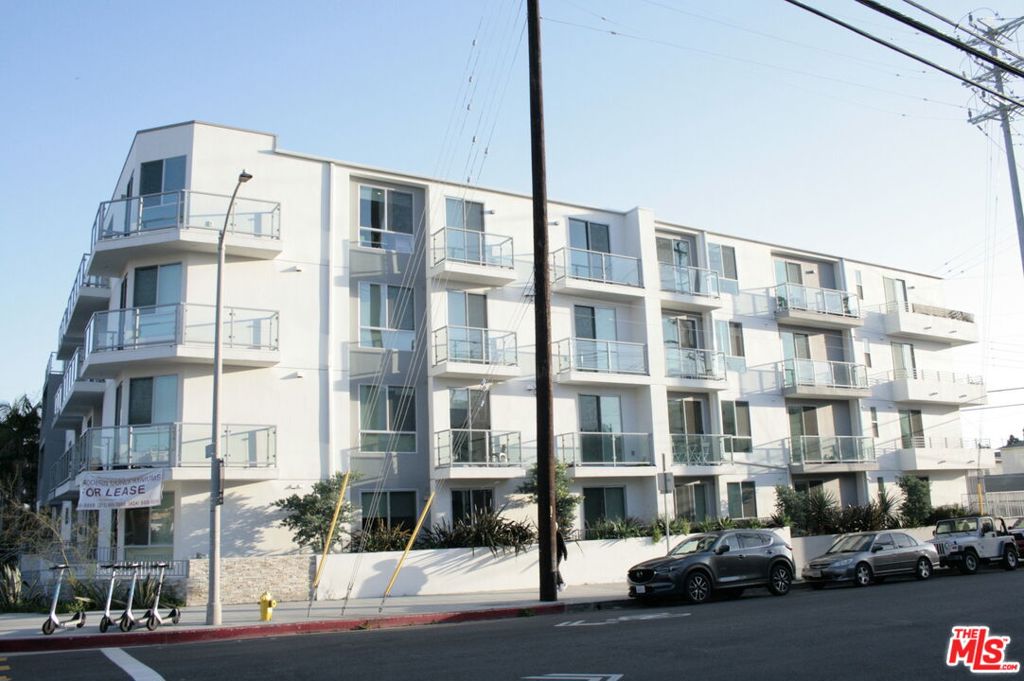 1301 S Westgate Avenue 302 Los Angeles CA, 9002564111159961859122