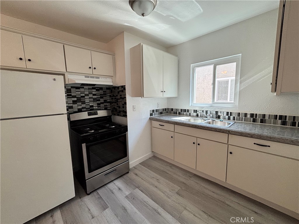 $2,375/mes 1735 W 84th Place Los Angeles CA, 9004764068120369539120