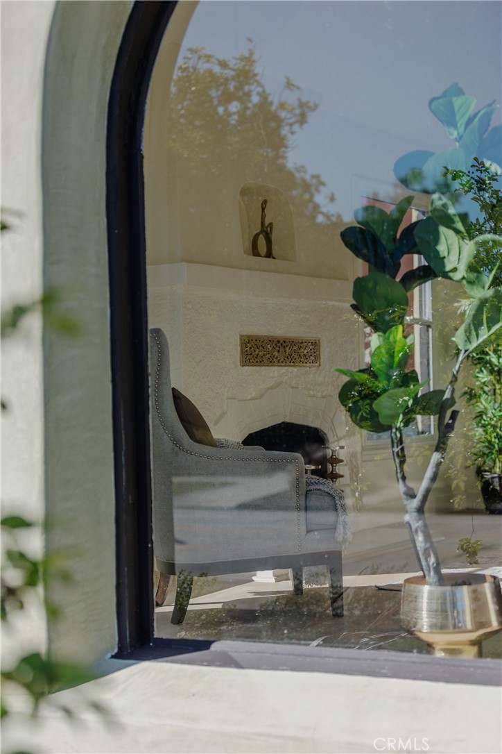 2127 W 76th, Los Angeles CA, 9004764099509130115120
