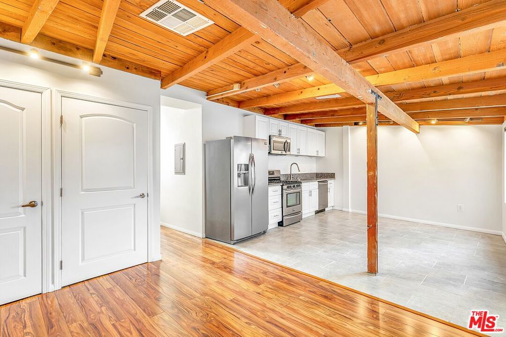 1252 W 1st Street B Los Angeles CA, 9002664130207859971122