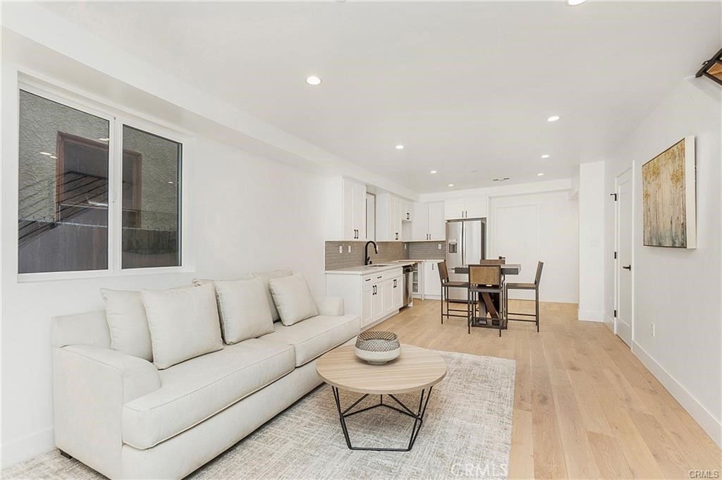 $3,950/month 2452 Boulder St Los Angeles CA, 9003364064880027394121