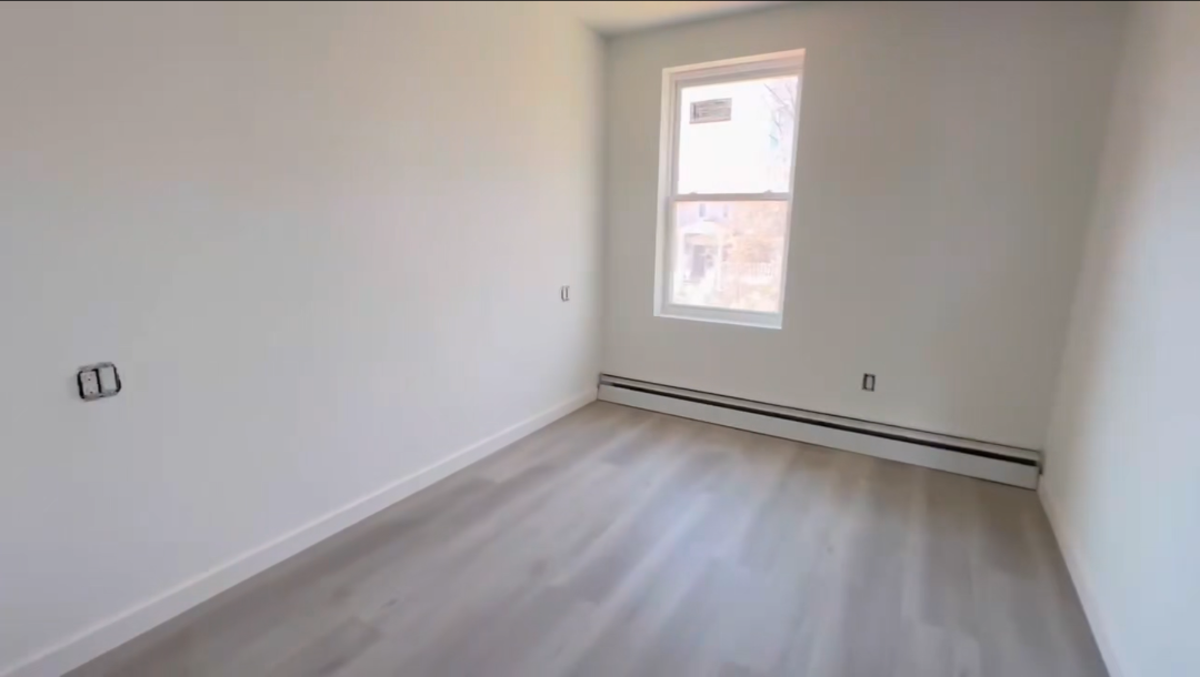 ✨ Renovated Astoria Townhouse ✨63234255977729122