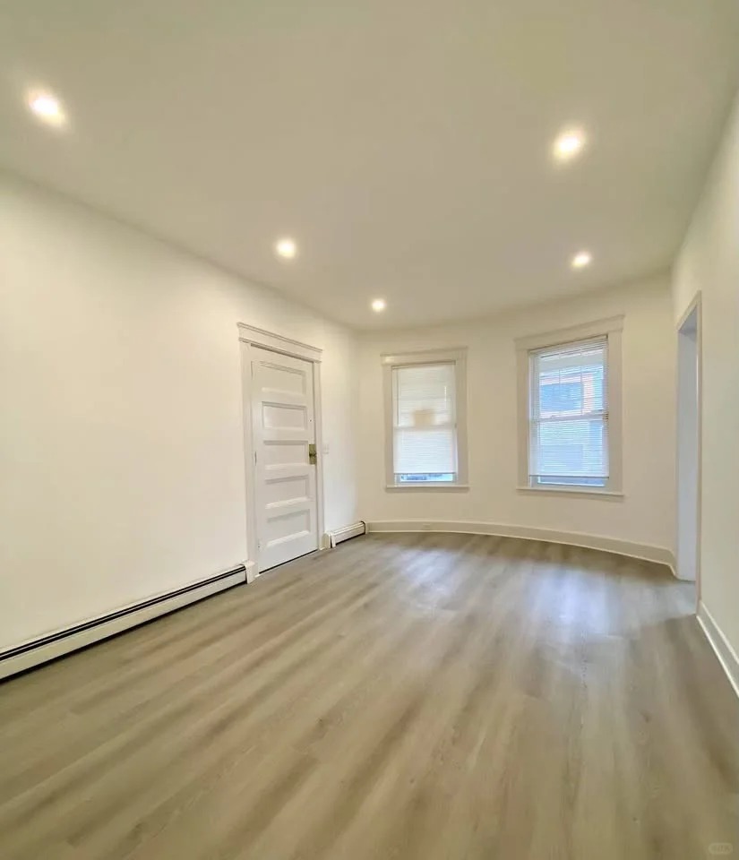 Waltham Super New Room Available Immediately63689340425475123