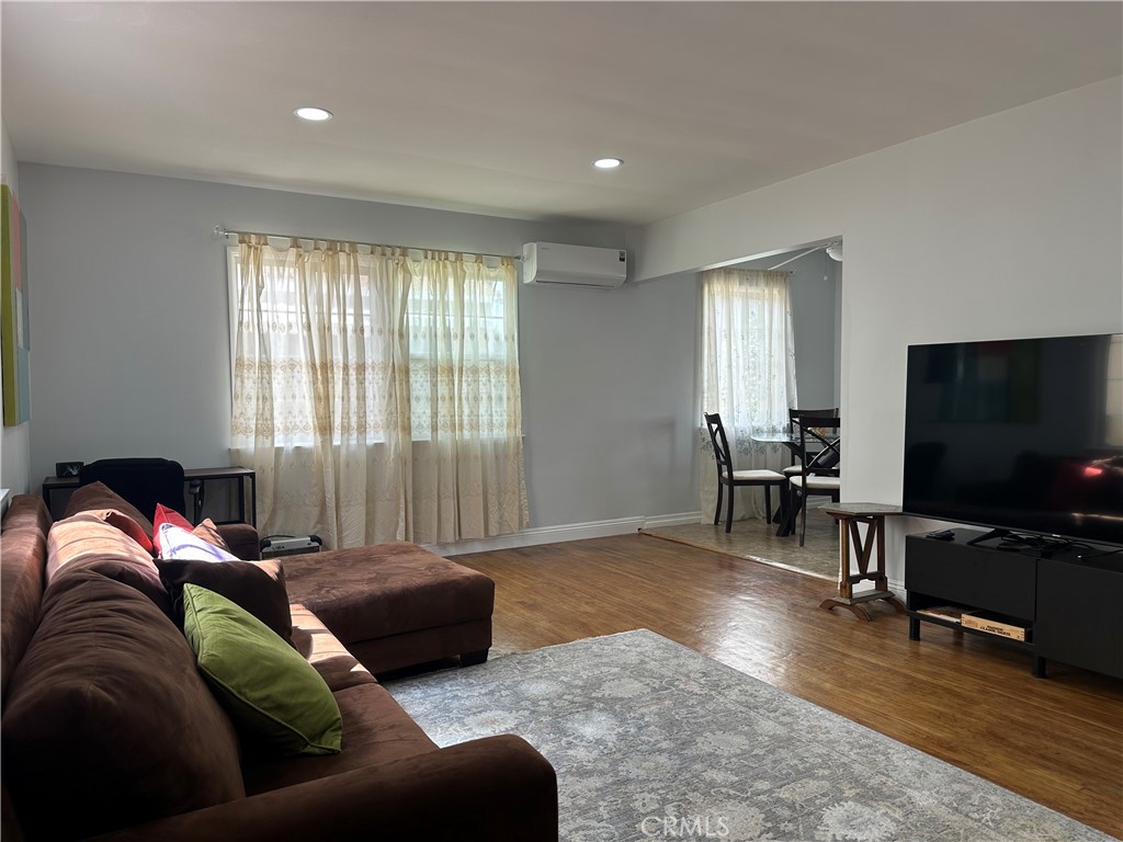 $3,900/month 1710 keeler Street Burbank CA, 9150464068178826498122