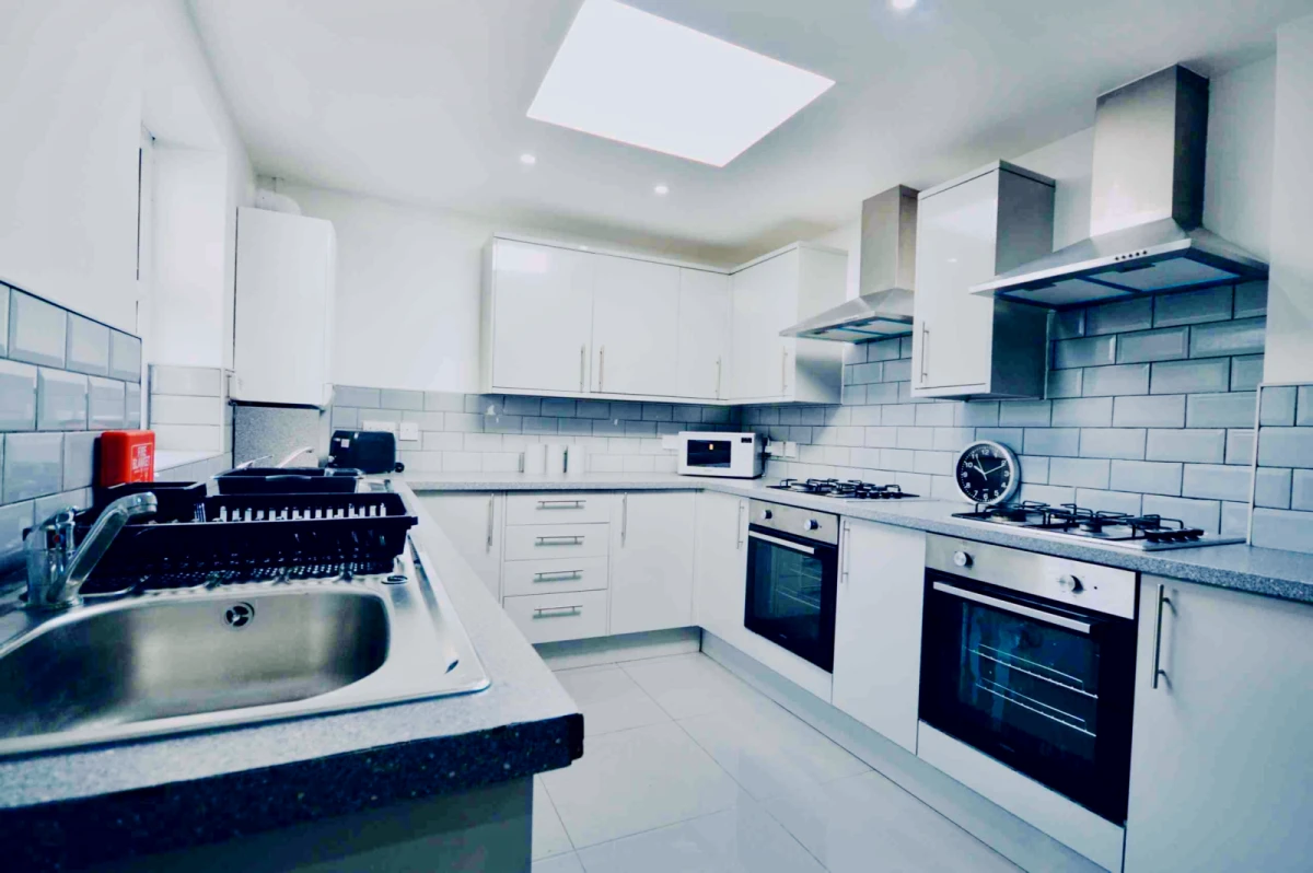 6 Beds 3 Baths 142 Upper Warwick Street, L8, Liverpool