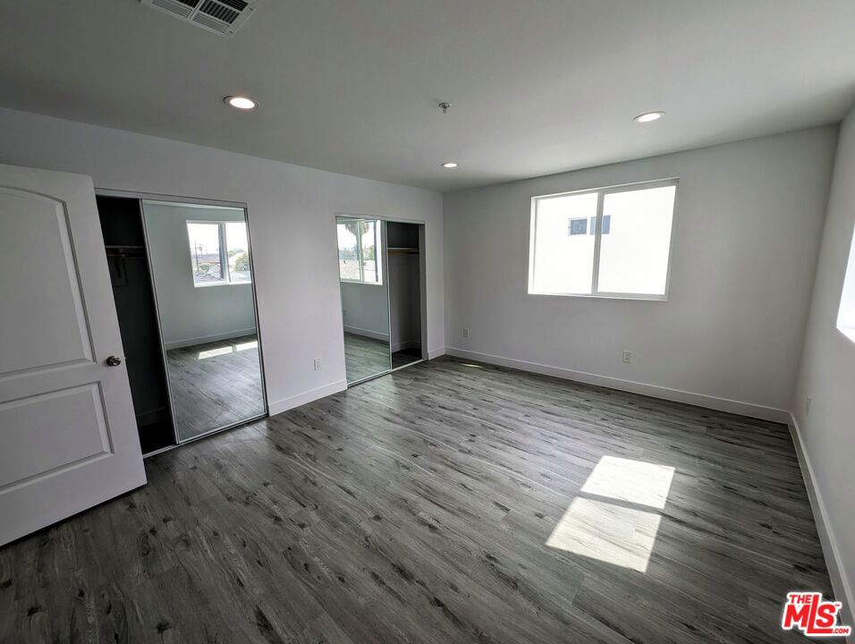 753 1/2 E Adams Boulevard Los Angeles CA, 9001164119986775043120