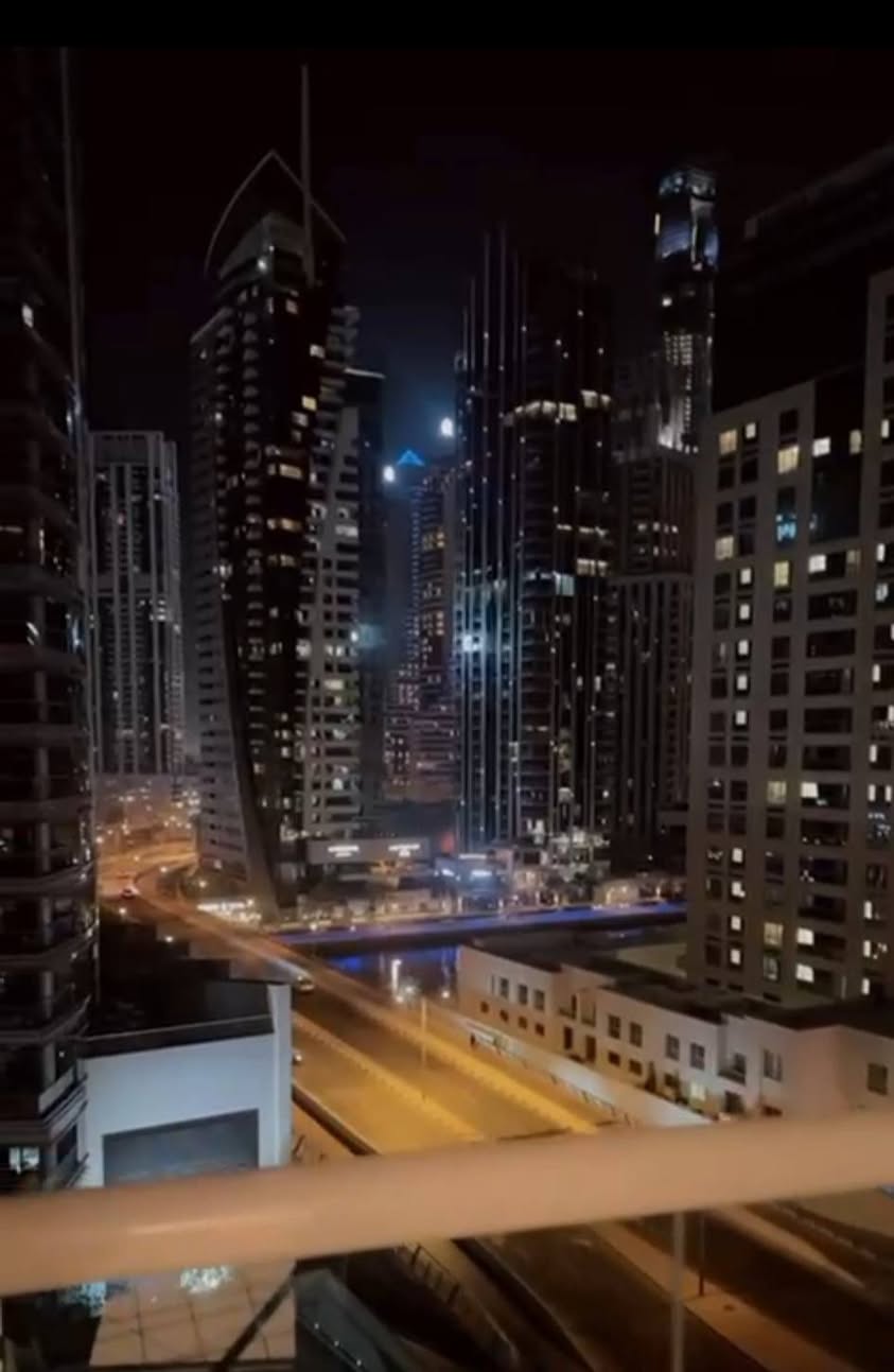 غرفة للفتيات فقط بالقرب من محطة مترو دبي مارينا