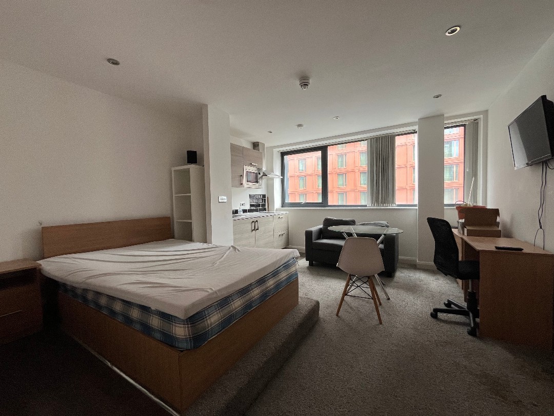 Bracken House (Studio)64970470898819122