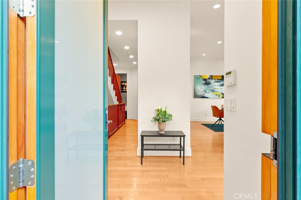 2323 S Beverly Glen, Los Ángeles CA, 9006464065909728642122