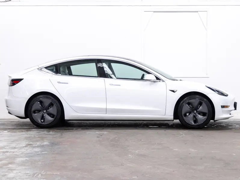 2019 Tesla Model 364378829123330124