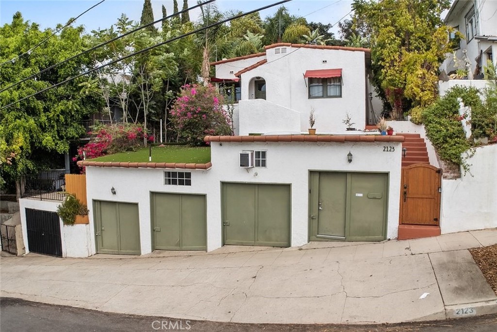 2123 Branden Street, Los Ángeles CA, 9002663822124667395120