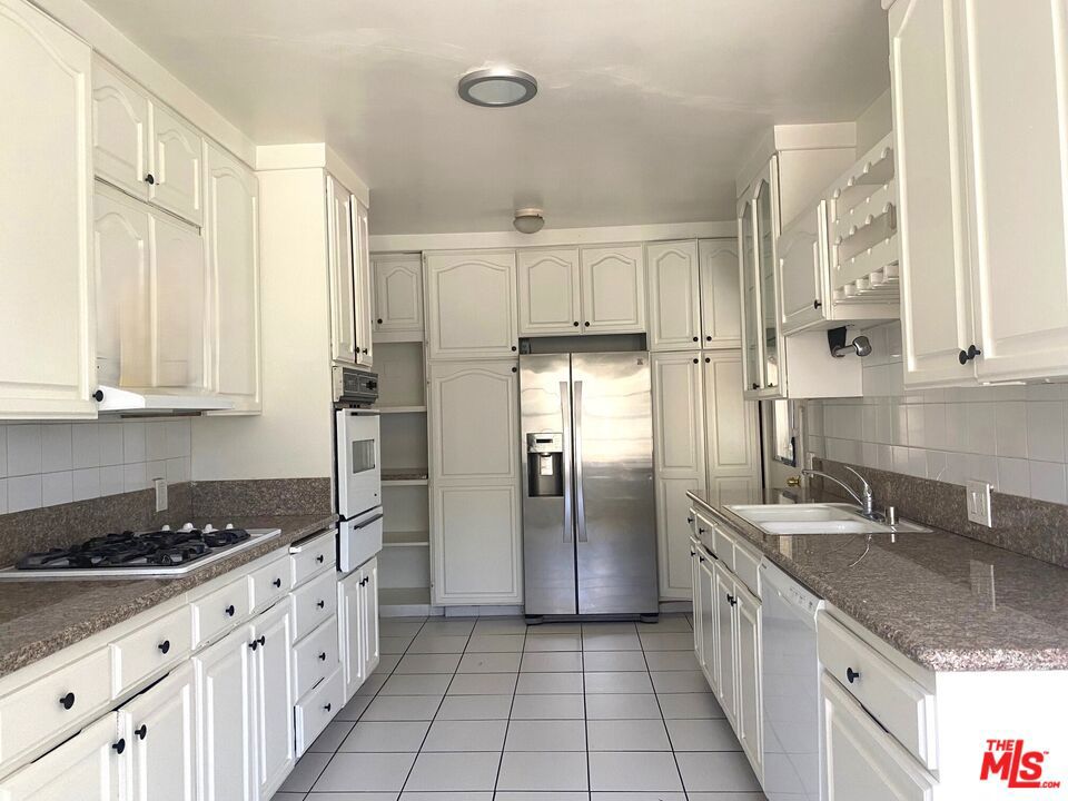 10682 Kinnard Avenue Los Angeles CA, 9002464101863027202122
