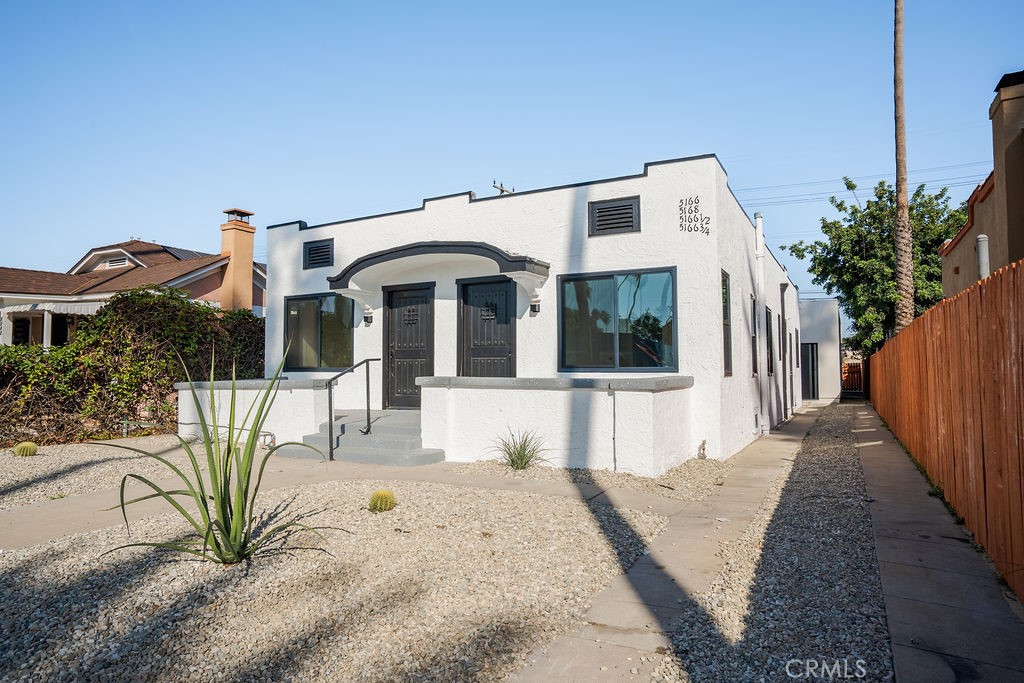 5166 S Manhattan Los Angeles CA, 9006264130287792002120