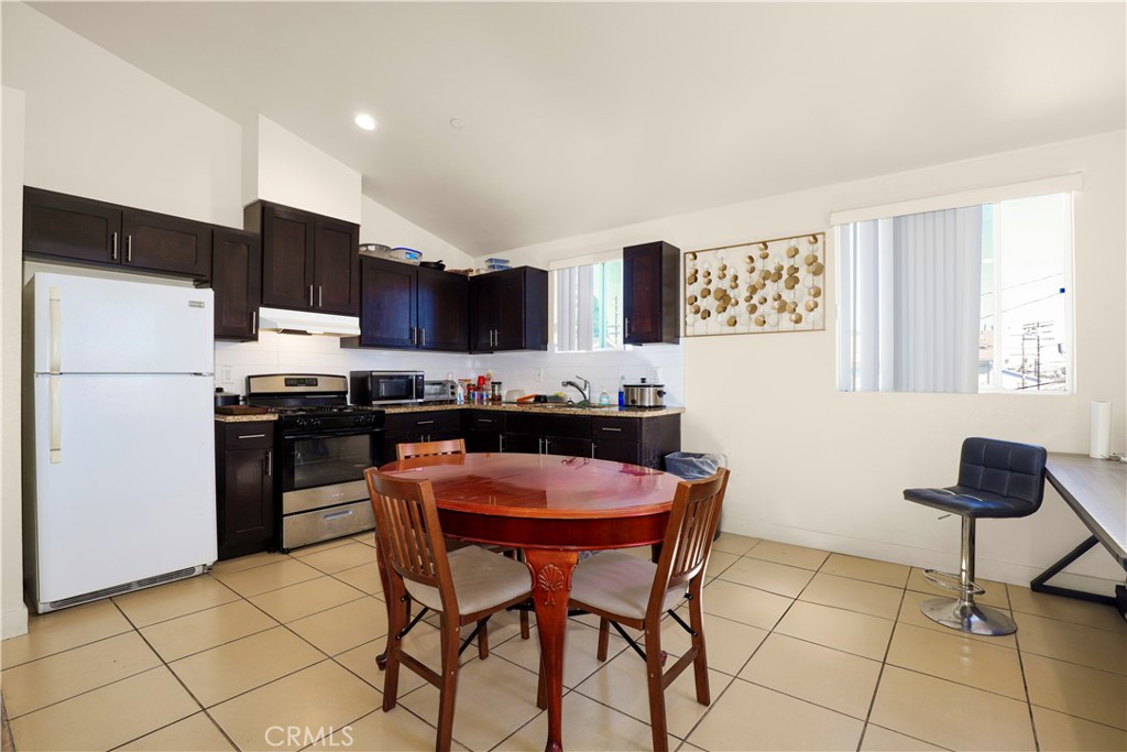 844 W 78th Street Los Angeles CA, 9004464140503735427122