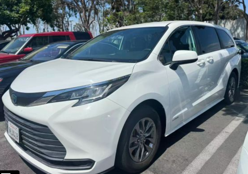 2021 TOYOTA SIENNA LE MINIVAN 4D