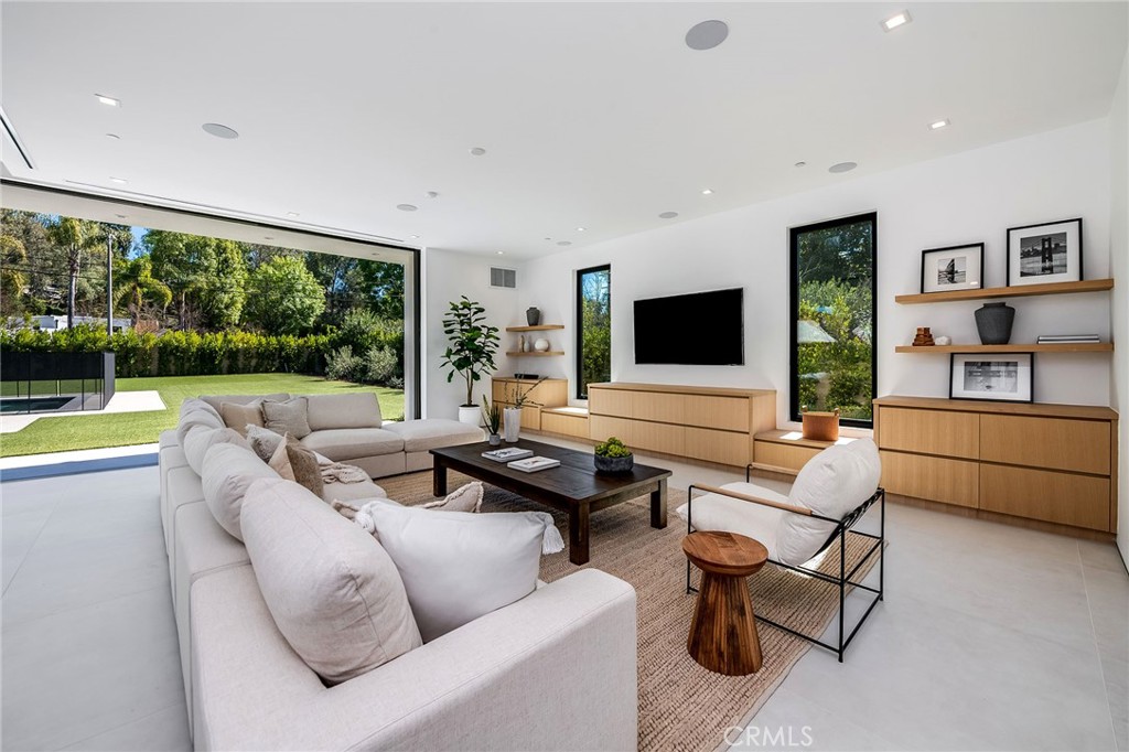 4930 Palomar Drive Tarzana CA, 9135663679332858499120