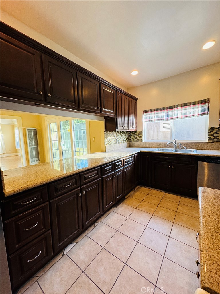 $2,500/mes 1190 S Thomas Street A Pomona CA, 9176664112672517378122