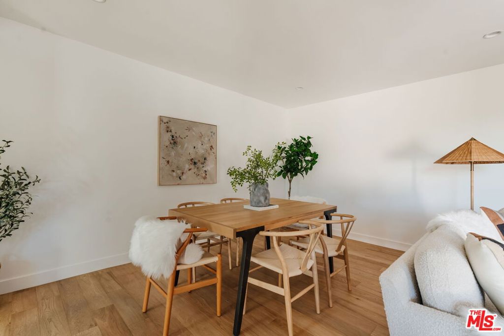 1943 12th 2 Santa Monica CA, 9040464090292327937120