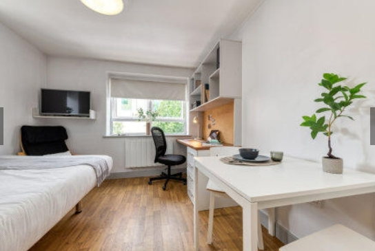 Collegiate St James Street64610330526721122
