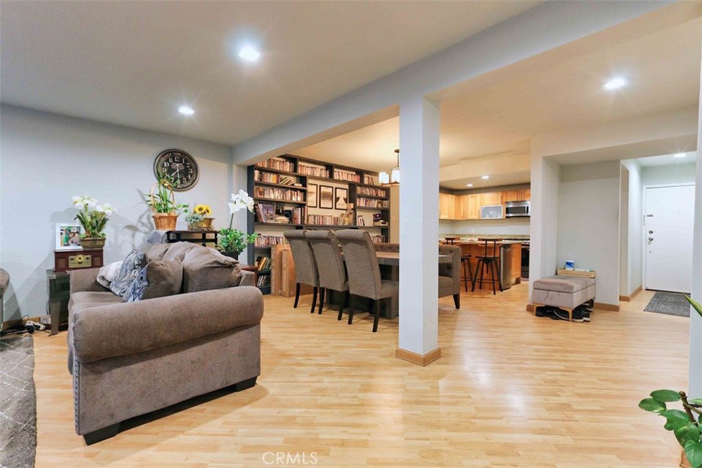 18324 Clark Street 205 Tarzana CA, 9135664134838697601121