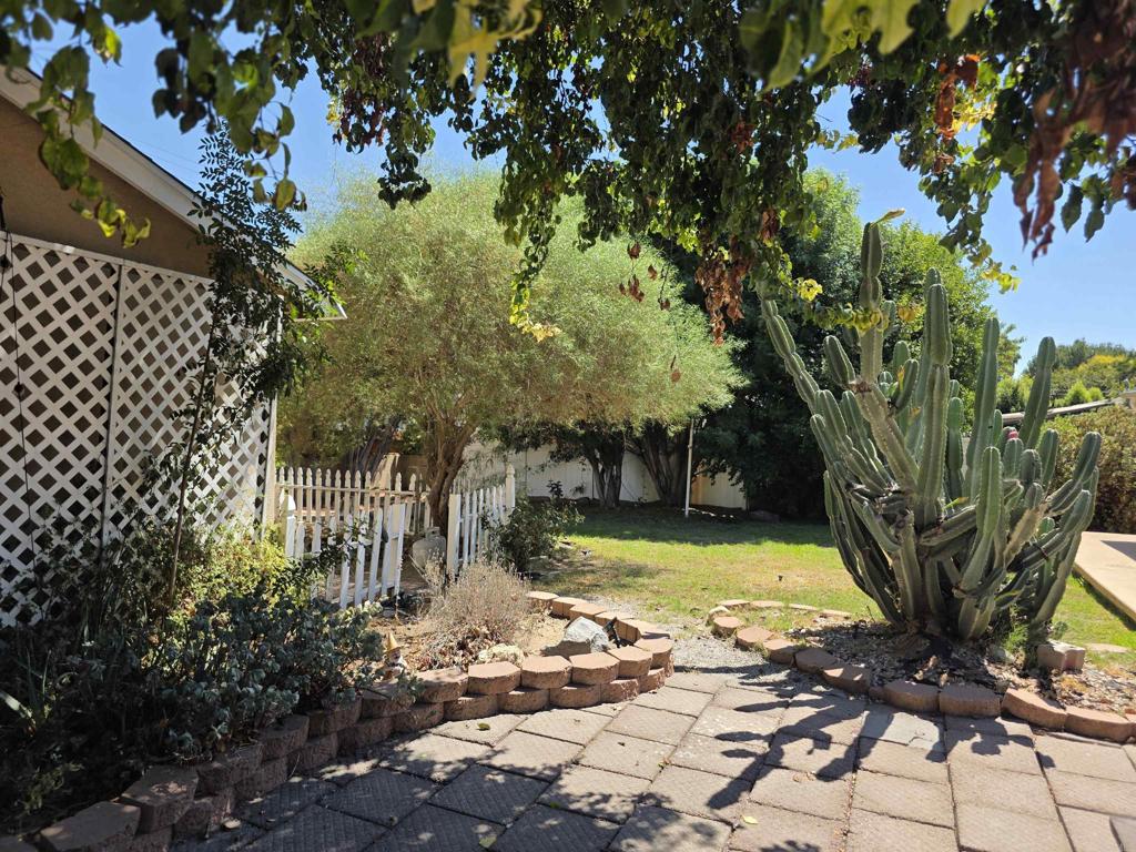 7748 DeSoto Street, Canoga Park CA, 9310463624230513155120