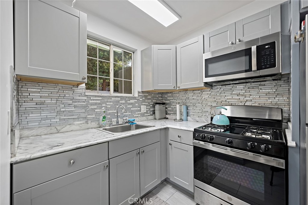 $2,000/mes 2406 W 76TH ST Inglewood CA, 9030564068159645186122