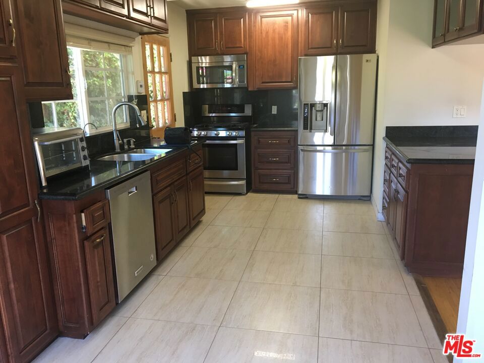 10507 Eastborne Avenue Los Angeles CA, 9002463635297602947122