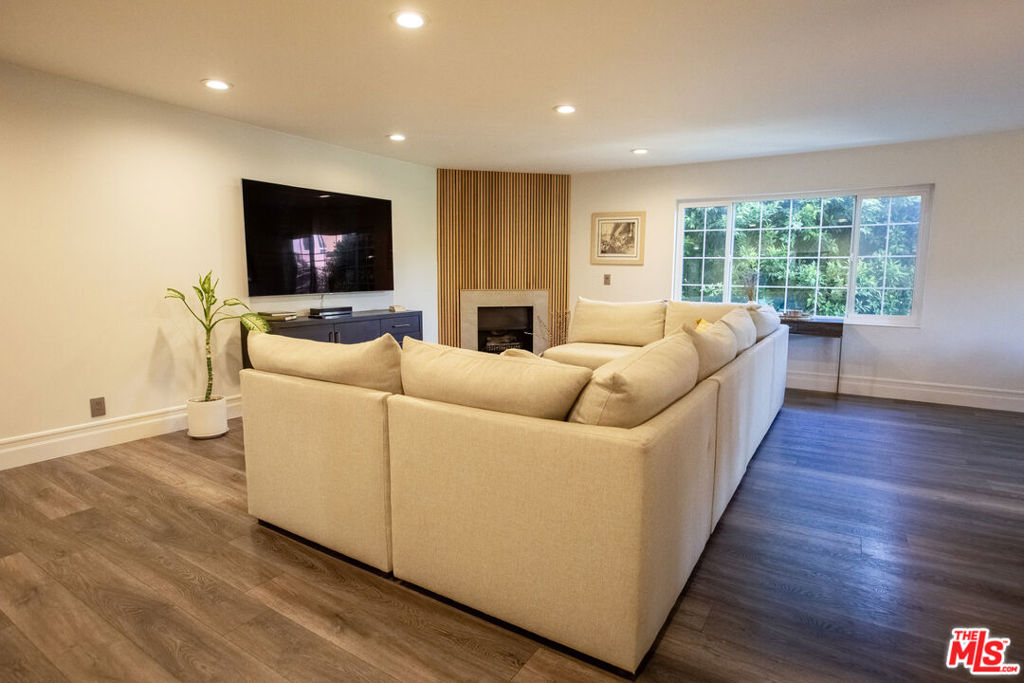 14600 Dickens Street 202, Sherman Oaks CA, 9140363621206397187122