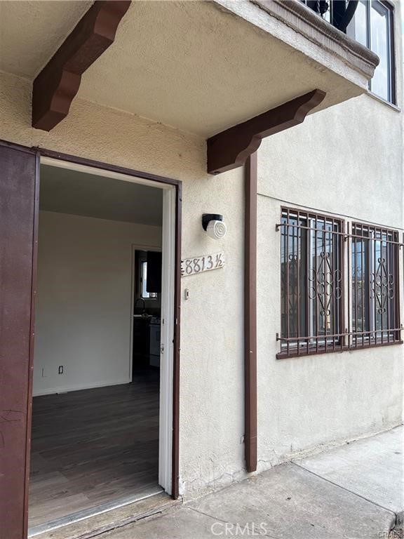 $1,800/month 8813 Hoover Los Angeles CA, 9004464098444038913121