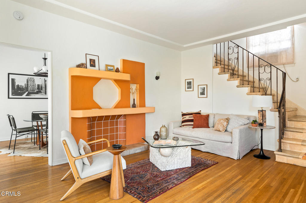 2011 N Beachwood Drive Los Angeles CA, 9006864139822500610121