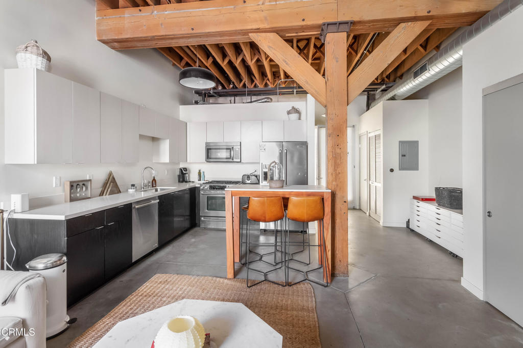 527 Molino Street 108 Los Angeles CA, 9001364112753596673120
