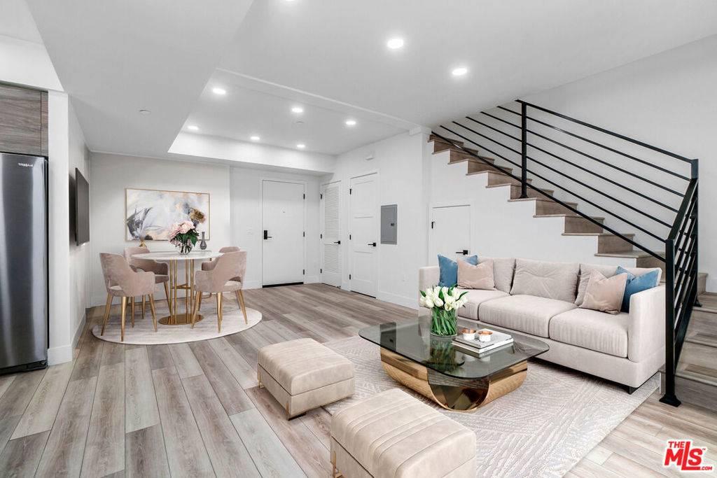 3632 S Keystone Avenue 303 Los Angeles CA, 9003464118579412098122