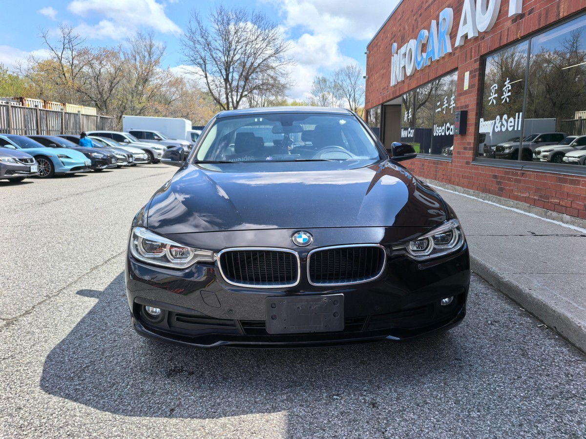 ﻿2017﻿ ﻿BMW﻿ ﻿3-Series﻿ ﻿320i xDrive64158154365697123