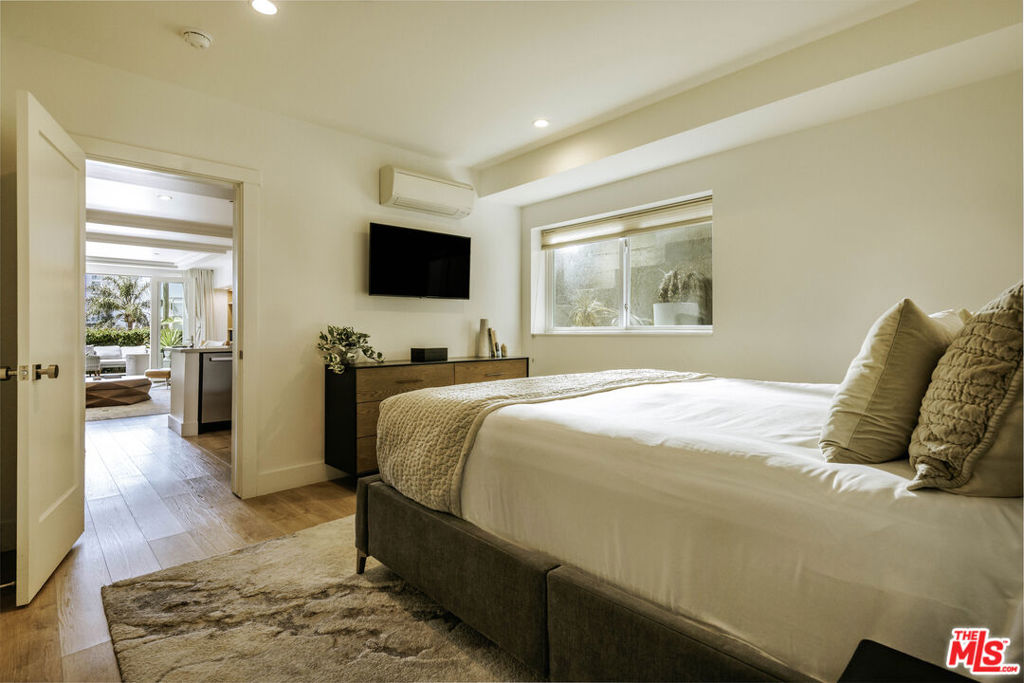 2817 3rd Street 4 Santa Monica CA, 9040564119737363971120