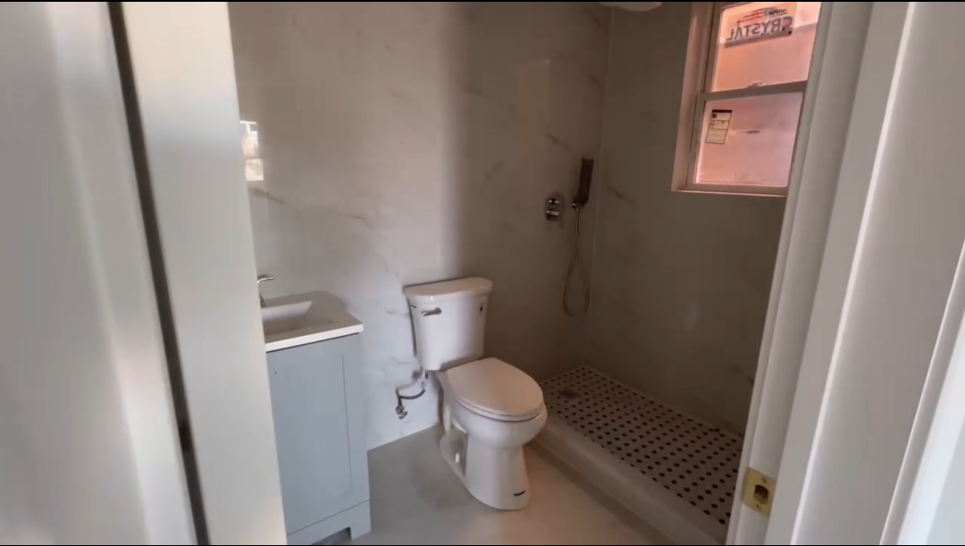 ✨ Renovated Astoria Townhouse ✨63234255977729123