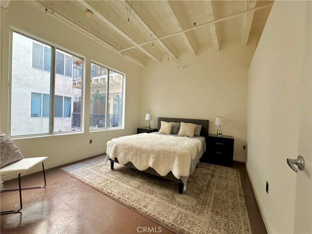 312 W 5th Street 1009 Los Angeles CA, 9001364110437145857122