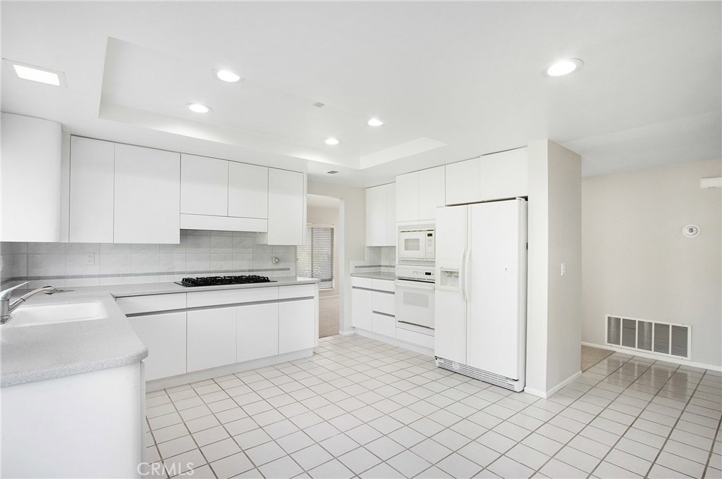 2 Glorieta E Irvine CA, 9262063867817655937121