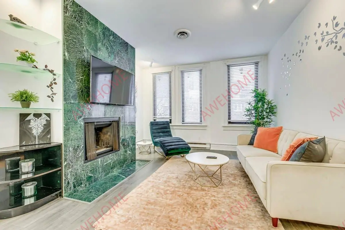 Stylish 2 Storey 2BR in Downtown Toronto63745715651841121