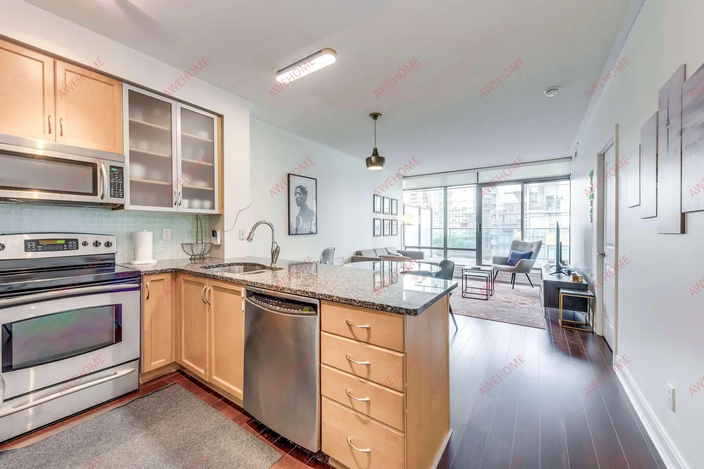 Sleek Modern Yorkville Suite63753863544833120